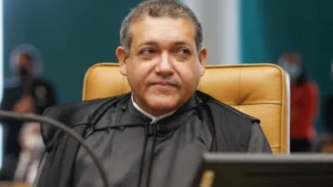 Nunes Marques suspende propaganda de Lula que associa Flávio Bolsonaro a rachadinha e Master