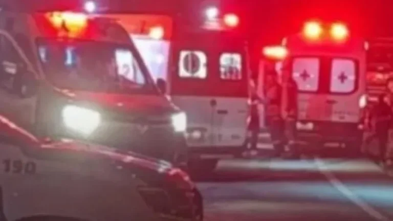 Ônibus de turismo tomba no Espírito Santo e deixa três mortos e 44 feridos