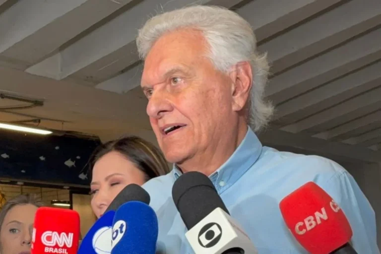 Caiado mira desgaste de Lula e Flávio para tentar vaga no segundo turno