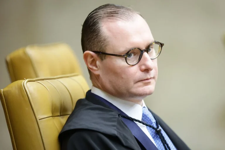 Zanin dá prazo para PF entregar íntegra do celular de Vorcaro