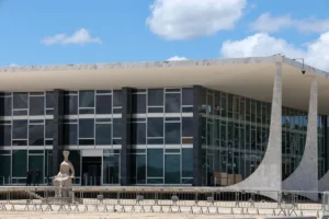 Reprovação ao STF sobe e atinge maior patamar da história, aponta pesquisa