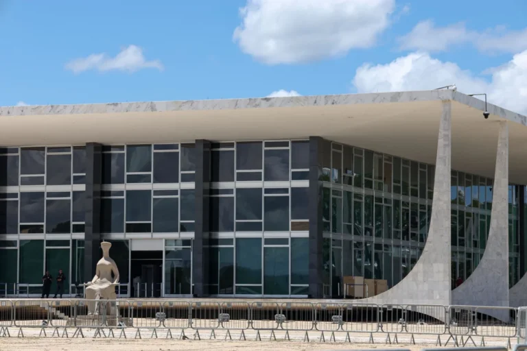 Reprovação ao STF sobe e atinge maior patamar da história, aponta pesquisa