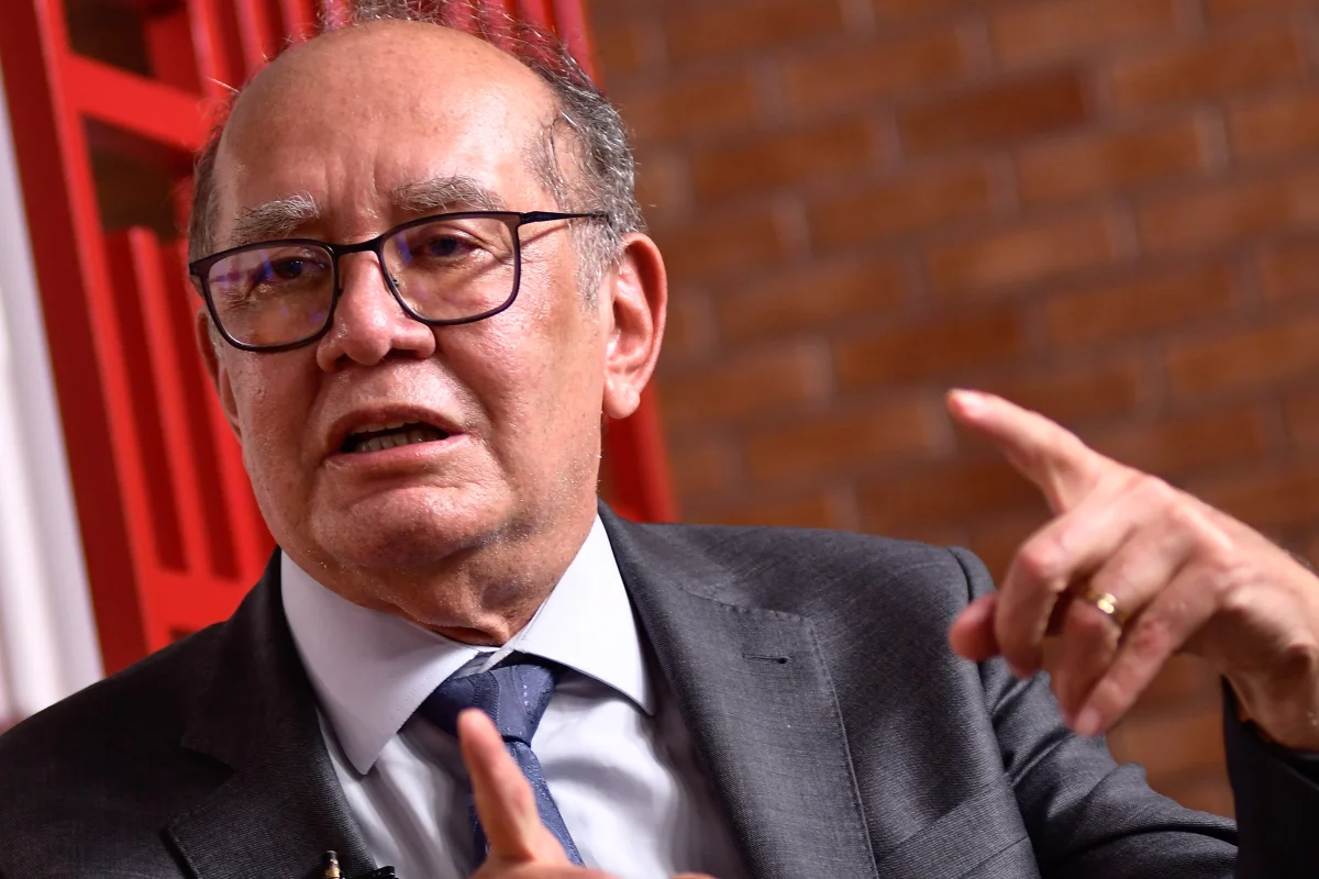 Gilmar Mendes pede à PF cópia de celular de dono do Banco Master