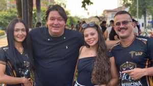Leonardo Melo se reúne com estudantes de Medicina em Cobija