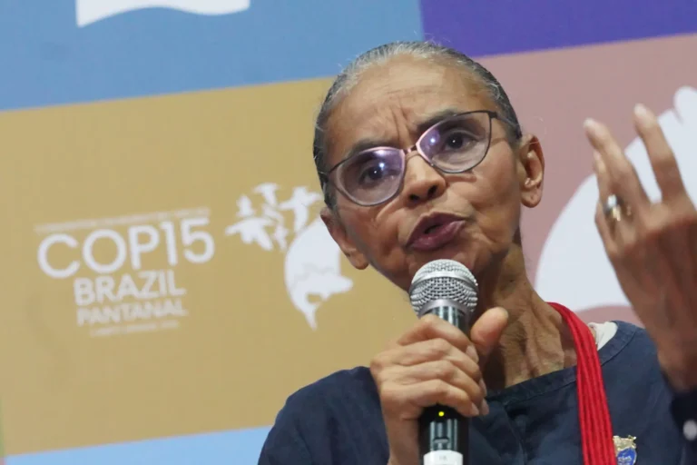 Calor causa queda de pressão em Marina Silva durante evento oficial
