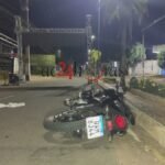 Motociclista fica ferido após bater em estrutura de evento no bairro Village