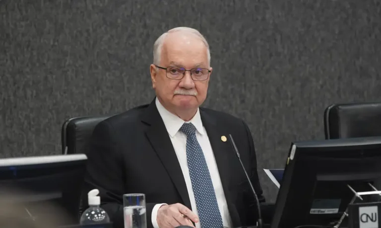 Fachin diz que STF terá de tomar medidas após mensagens envolvendo Moraes e Vorcaro