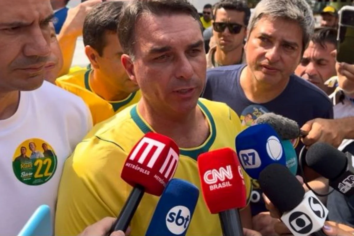 Rejeição de Flávio Bolsonaro é de 50% e a de Lula soma 49%, aponta pesquisa