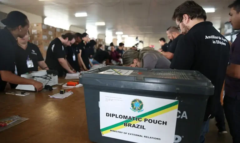 Quase 1 milhão de brasileiros que vivem no exterior poderão votar em 2026