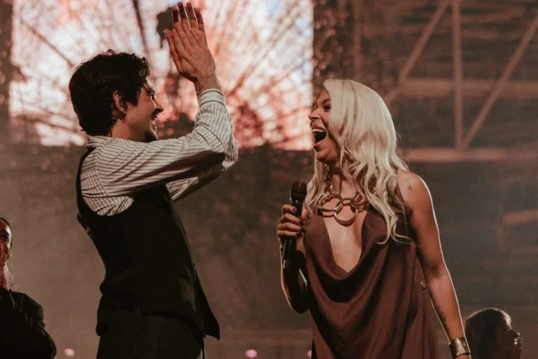 Guto Zacarias aciona Justiça Eleitoral contra Erika Hilton por presença em show do cantor Jão