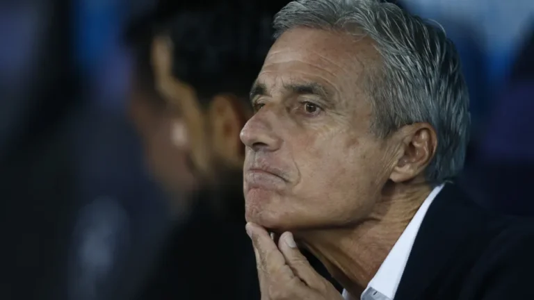 Grêmio demite o técnico português Luís Castro