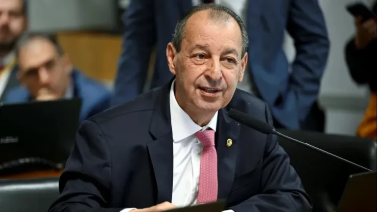Comissão aprova fim da escala 6x1 e votação vai a último estágio, no plenário do Senado