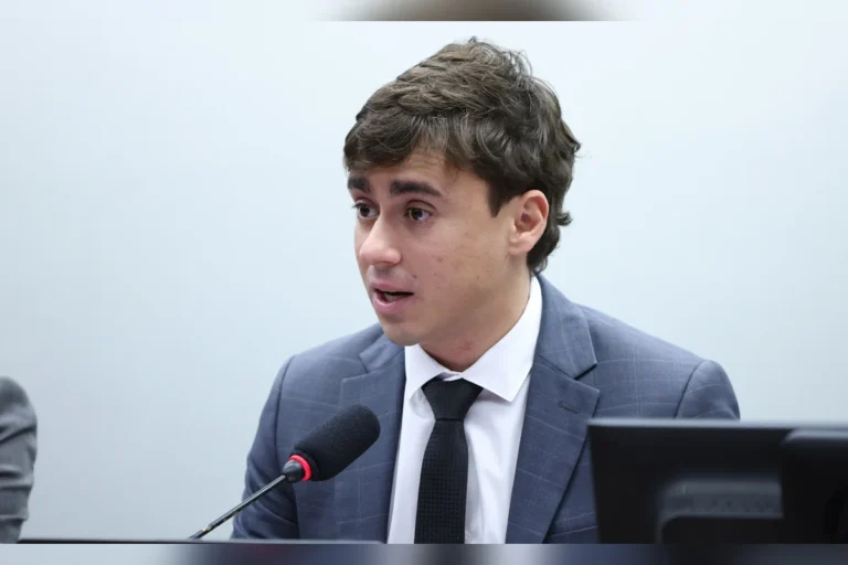 Petistas pedem inelegibilidade de Nikolas por documento falso atribuído à PF