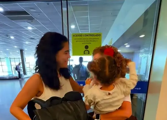 “Os amores da minha vida”: Perpétua se emociona ao reencontrar filha e neta