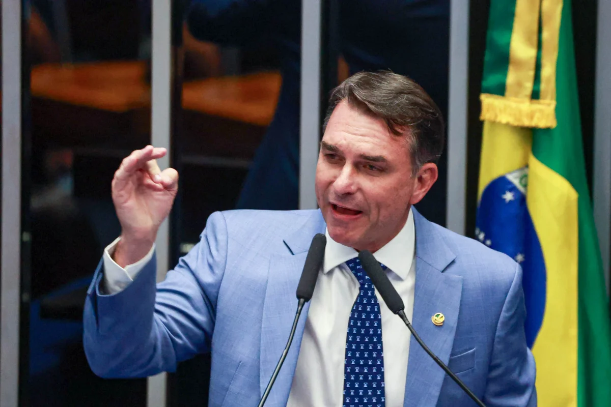 Flávio demonstra receio de ser alvo de decisão de Alexandre de Moraes