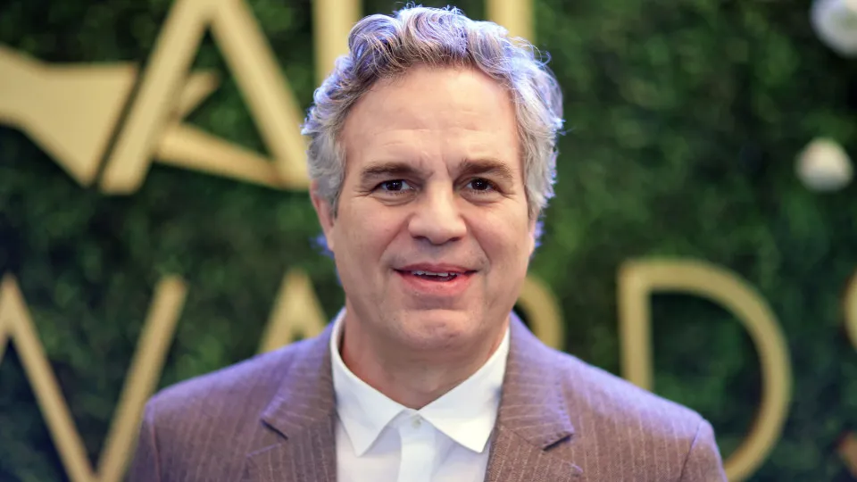Mark Ruffalo reage a fusão bilionária e diz que Hollywood ainda precisa lutar
