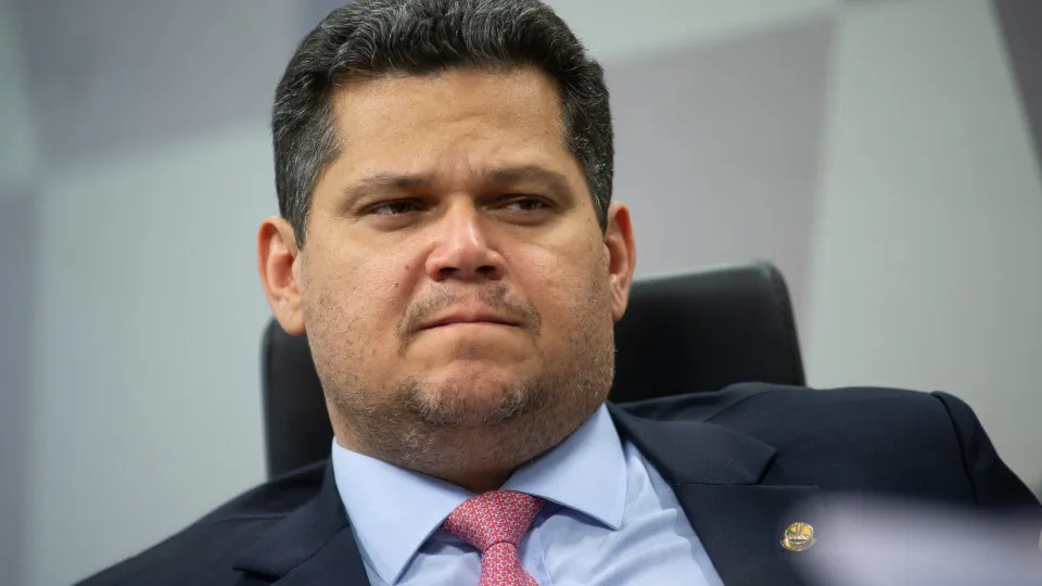 Alcolumbre marca sessões sobre fim da 6x1 no Senado, e votação pode ocorrer na quinta (15)