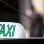 Polícia investiga suposta fraude que aumentava valor do táxi no Galeão, no Rio