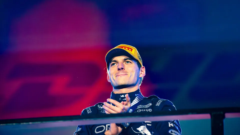 F1: Verstappen vence GP de Singapura e ultrapassa marca de Schumacher; Bortoleto abandona