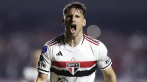 Lucas volta, Calleri marca dois e São Paulo derrota o Vitória no Morumbis