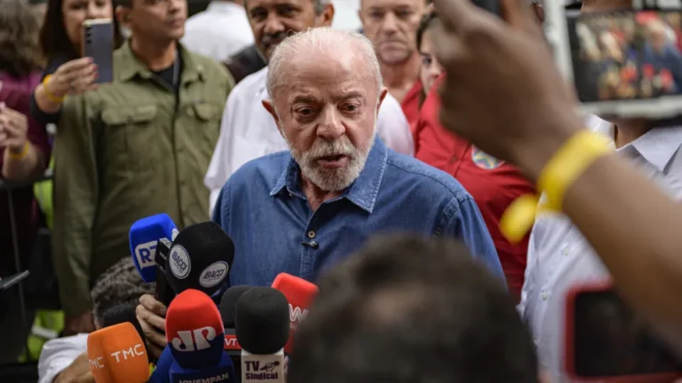 Meta diz ter tomado medidas, mas continua criando imagens sobre Flávio e não sobre Lula