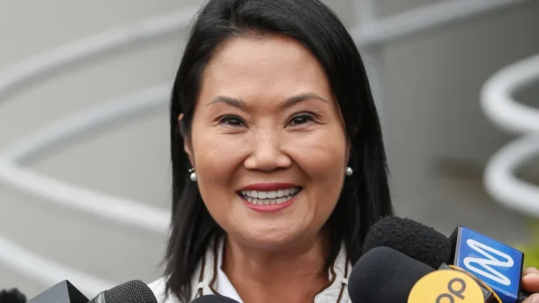 Após regras para corte de cabelo nas escolas do Peru, Keiko fala em material