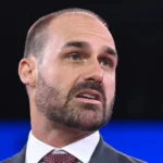 Eduardo Bolsonaro sugere envio de fuzileiros ao Brasil e defende que Flávio deixe o Brasil se perder