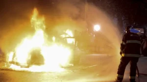 Acidente entre carretas provoca incêndio e interdita Rodoanel em SP