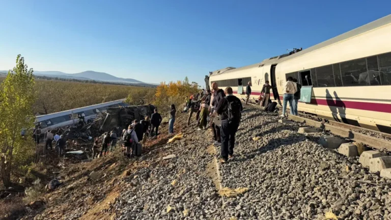 Colisão de trens na Espanha deixa 46 mortos e dezenas de feridos