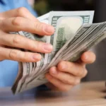 Dólar fecha a R$ 5,44 e registra maior alta semanal desde 2008