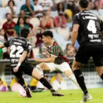 Santos aposta em ofensiva, vira contra Flu e vence por 2 a 1 no Maracanã